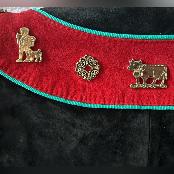 Vintage Dino’z black suede jacket with unique gold embellishments - Picture 3 of 5